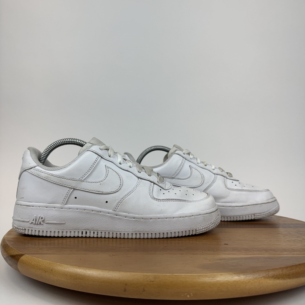 Womens Nike Air Force 1 07 White Leather Comfort Athletic Sneakers Size 8.5 M